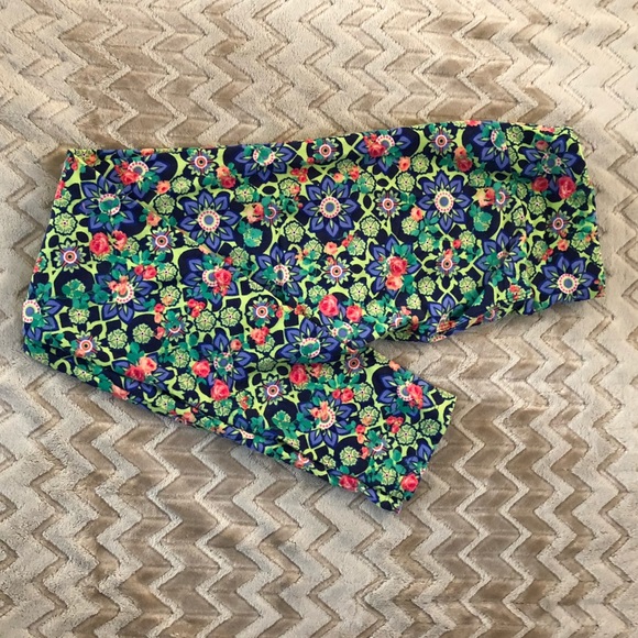 LuLaRoe Pants - Flower print LuLaRoe Leggings OS LuLaRoe Pants - Flower print LuLaRoe Leggings OS